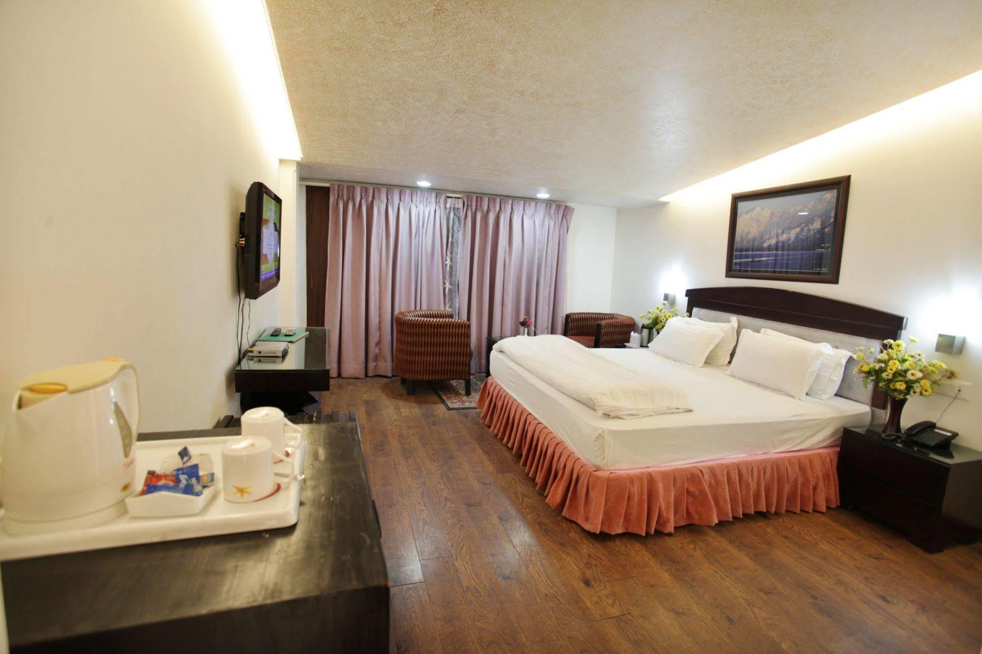 Hotel Grand Mumtaz Towers Srinagar  Exterior photo